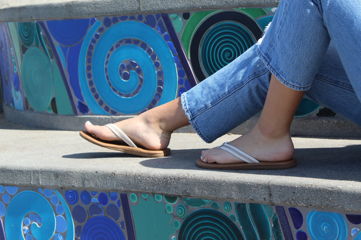 Claire — Women's Sandal: Ivory/Tan / 9