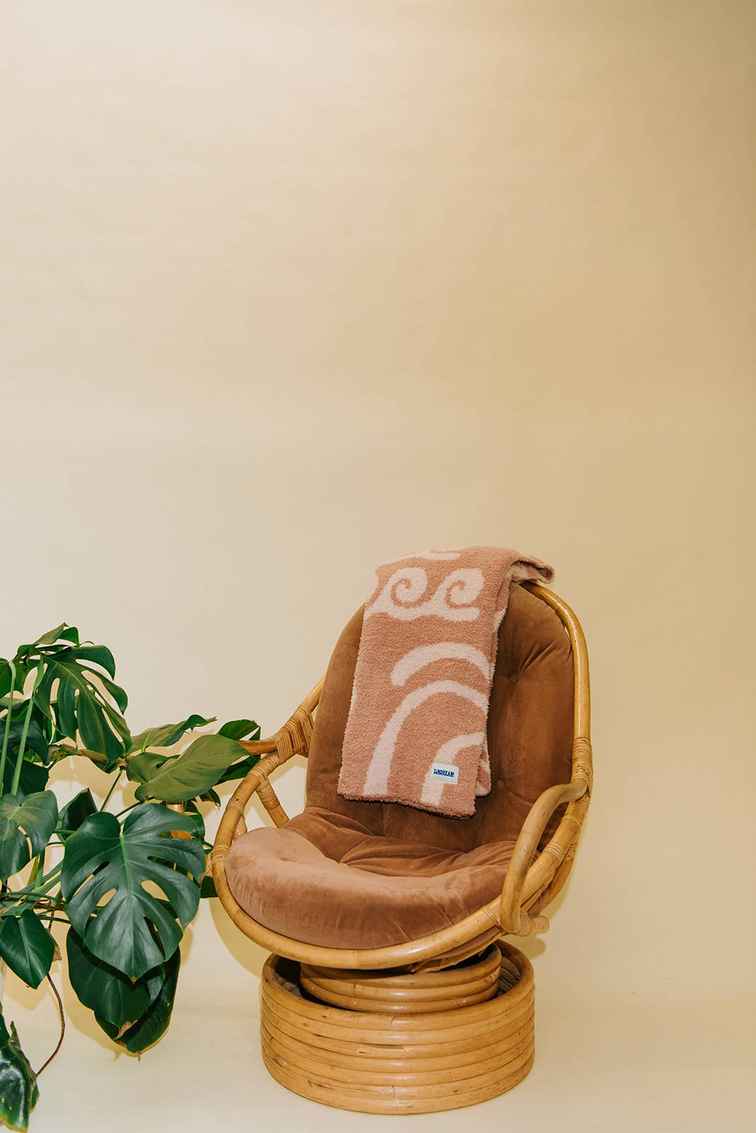 Hanalei Plush Throw - Island Blush