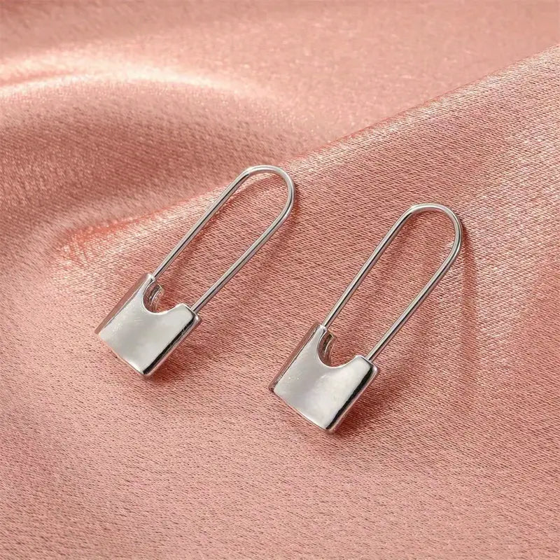 METAL LOCK EARRINGS