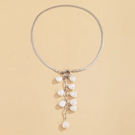 SILVER AND PEARL PENDANT NECKLACE